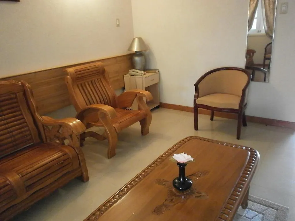 ***  דה קריין Casa Grande Airport Hotel ברבדוס