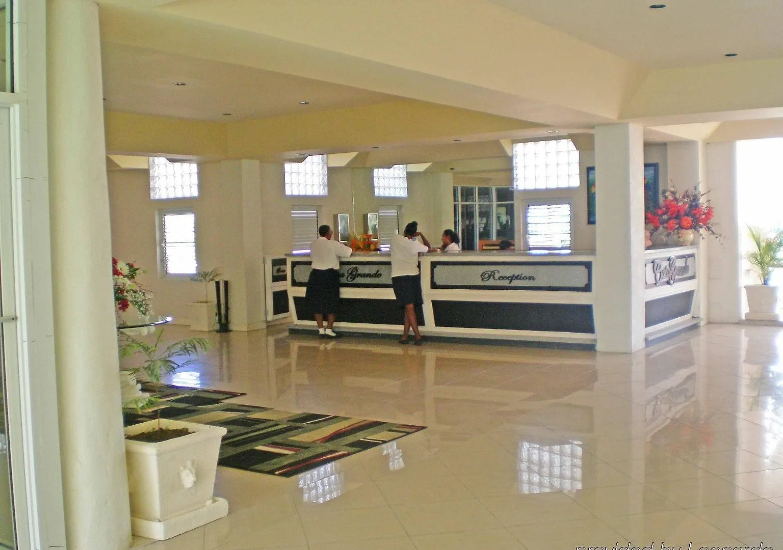 ***  דה קריין Casa Grande Airport Hotel ברבדוס